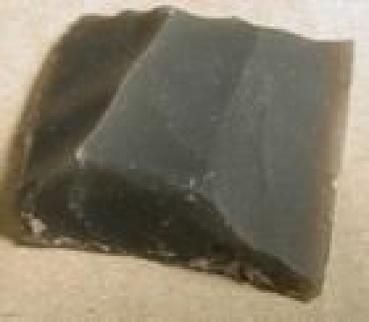 FE-70 Feuersteine aus schwarzem Flint, ca. 25x30mm (ausverkauft, derzeit nicht lieferbar)